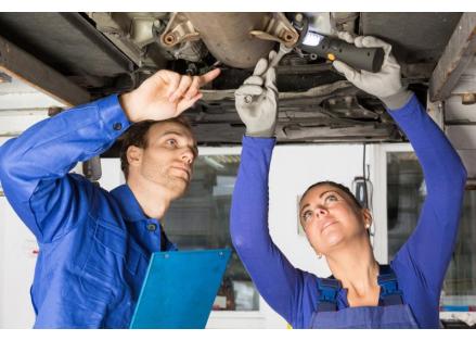 Najważniejsze Elementy Wyposażenia Warsztatu Samochodowego